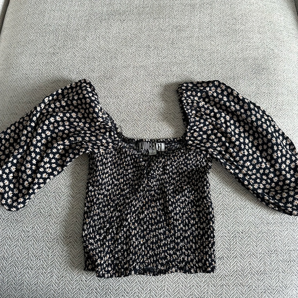 Women’s puff sleeve crop top